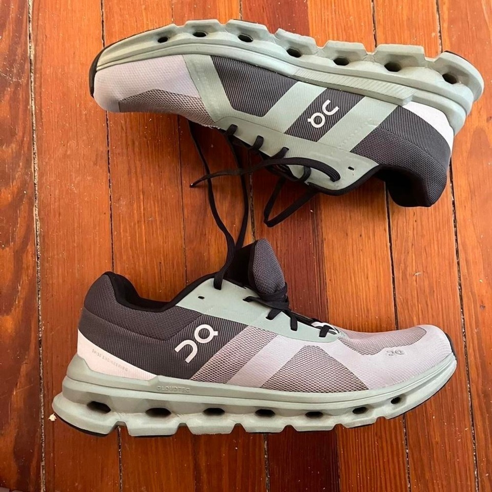 On Cloud Cloudrunner Sneaker size 11